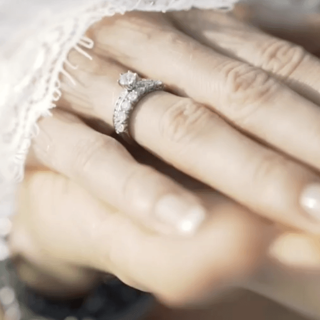 Anel de noivado Alok e Romana