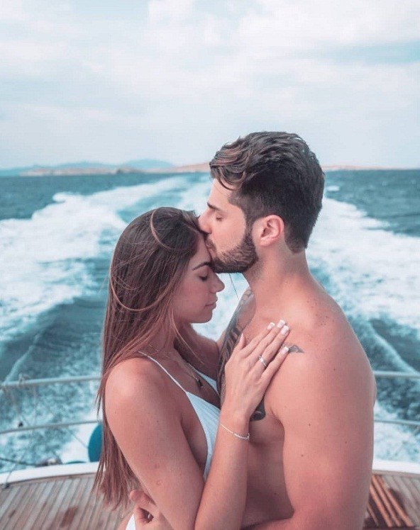 alok e romana Anel de noivado Alok e Romana