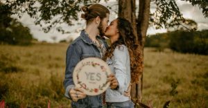 Pedido de casamento surpresa (padrão Pinterest) em ensaio de fotos!
