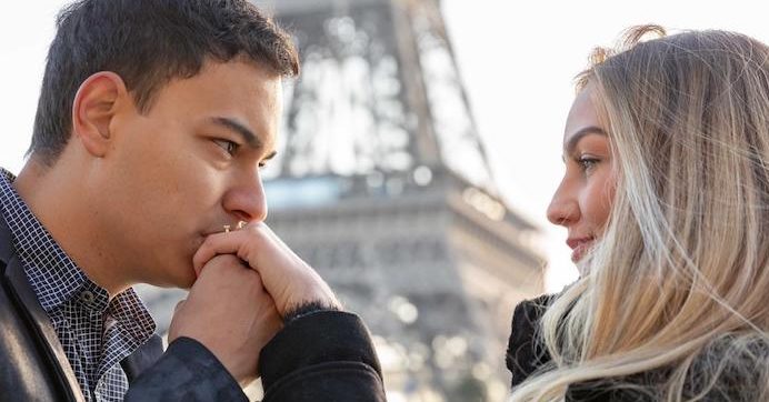 Pedido de casamento em Paris:  ele planejou um pedido em frente à Torre Eiffel