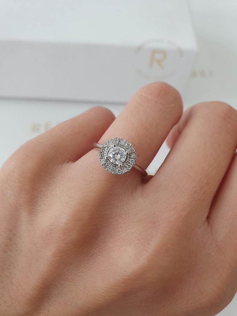 anel de noivado estilo Halo Ring