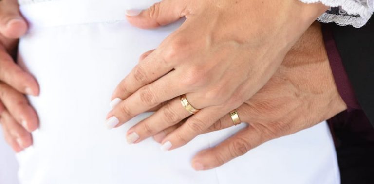 Leia mais sobre o artigo 8 dicas para escolher a aliança de casamento perfeita para vocês!