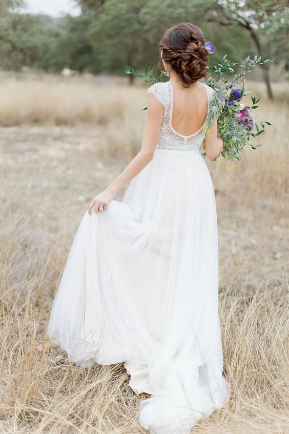 vestido de noiva com decote nas costas discreto
