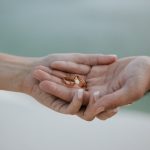 Por que as alianças de casamento em ouro AMARELO são as mais usadas?