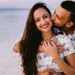 Pedido de casamento em Cancún: ele planejou uma surpresa durante um nascer do sol na praia