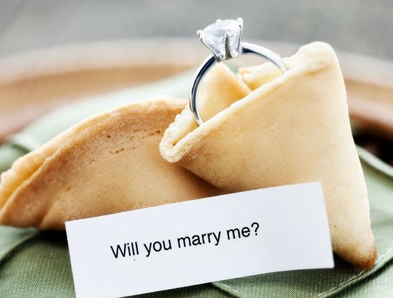 biscoito da sorte com pedido de casamento