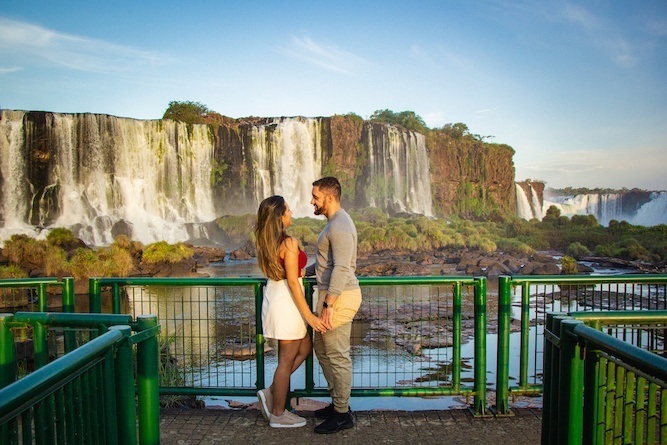 casal de noivos nas Cataratas do Iguaçu