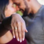 45 fotos com o anel de noivado para anunciar que estão noivos!