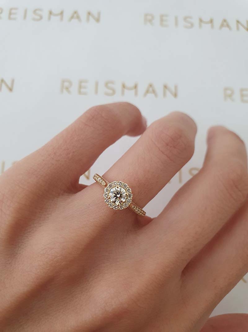anel de noivado com diamantes