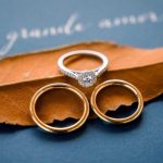 Qual a diferença entre um anel de noivado e uma aliança?
