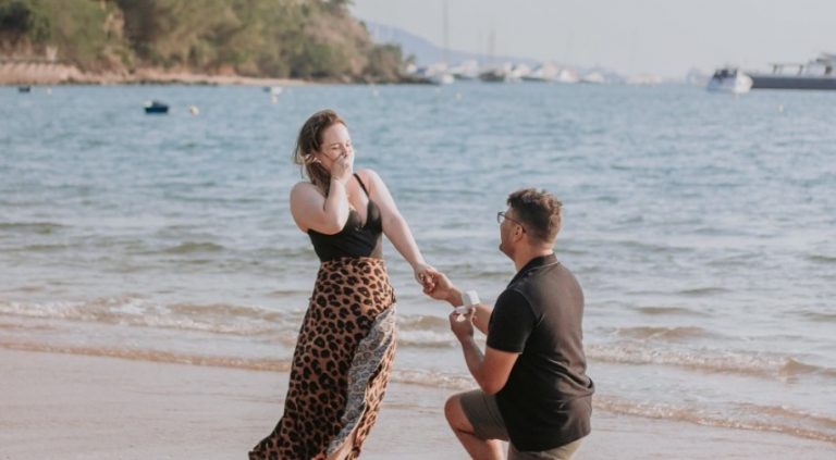 Leia mais sobre o artigo Pedido de casamento na praia: ela disse “sim” em Ilhabela