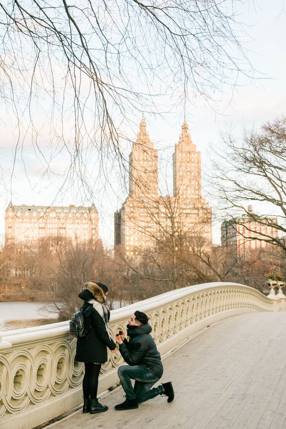 surpresa romântica na Bow Bridge Central Park