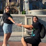 Pedido na Disney: uma surpresa em frente ao castelo da Cinderela