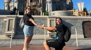 Pedido na Disney: uma surpresa em frente ao castelo da Cinderela