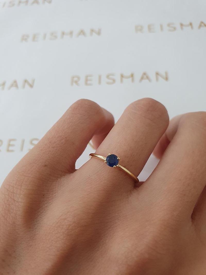 anel de formatura com safira azul