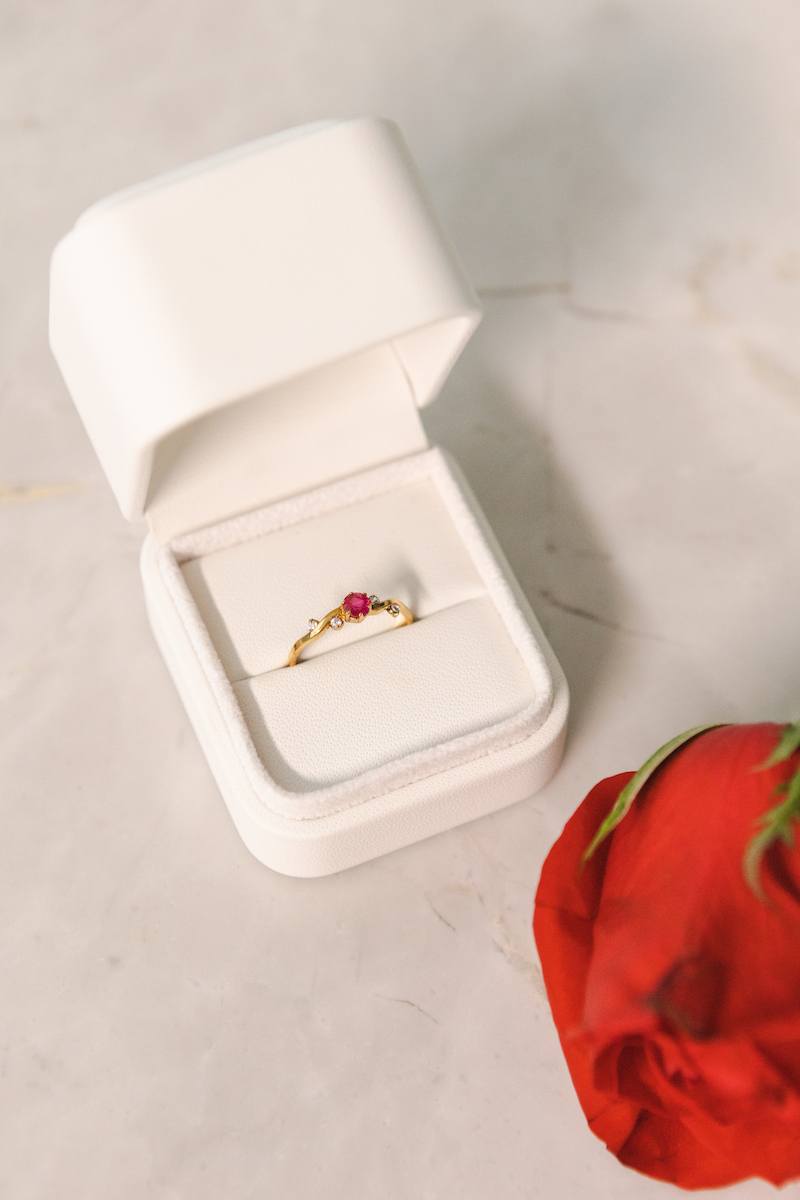 anel para noivado com pedra rubi