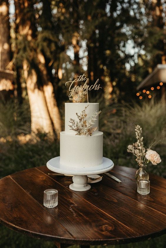 bolo para casamento com topper personalizado