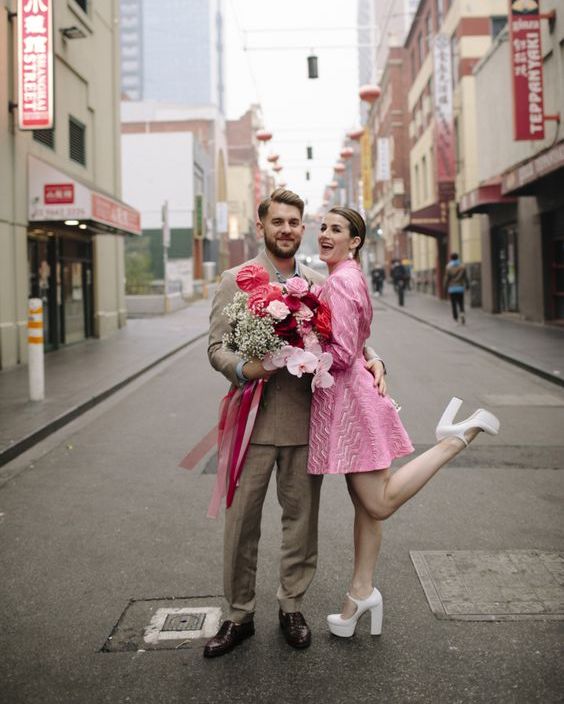 vestido de noiva rosa curto para cerimônia civil