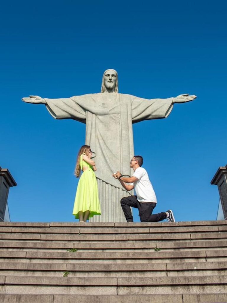 pedido de casamento aos pés do Cristo Redentor