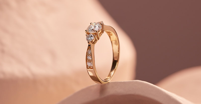 Em qual mão usar o anel de noivado?
