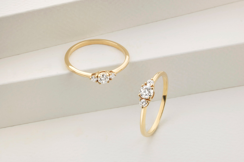 pedido de casamento com anel de diamantes