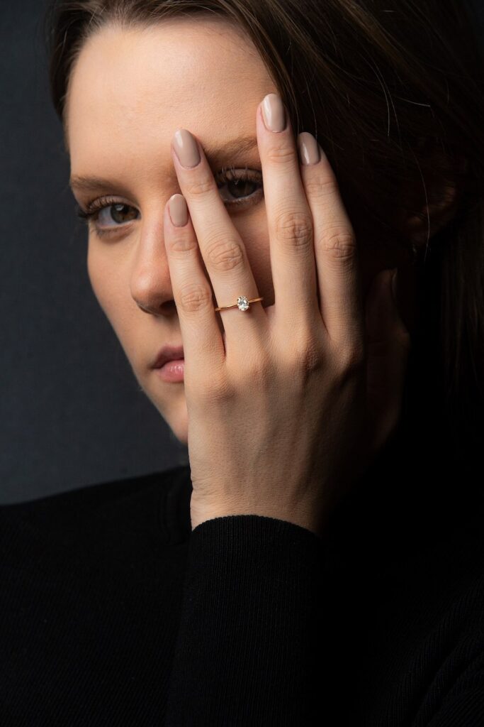 solitário com diamante Oval