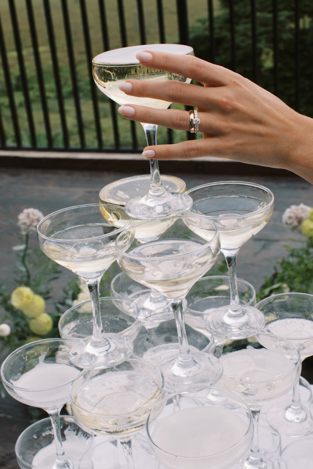 noiva com taça de champanhe