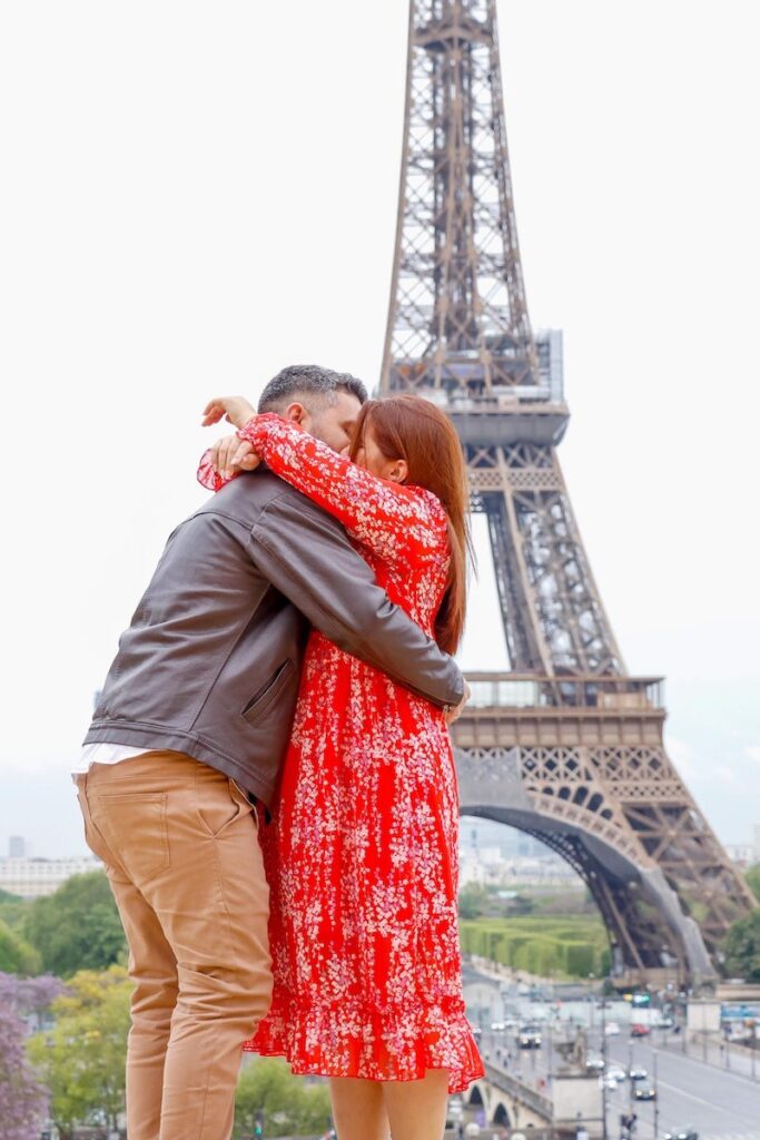 Pedido romântico em Paris