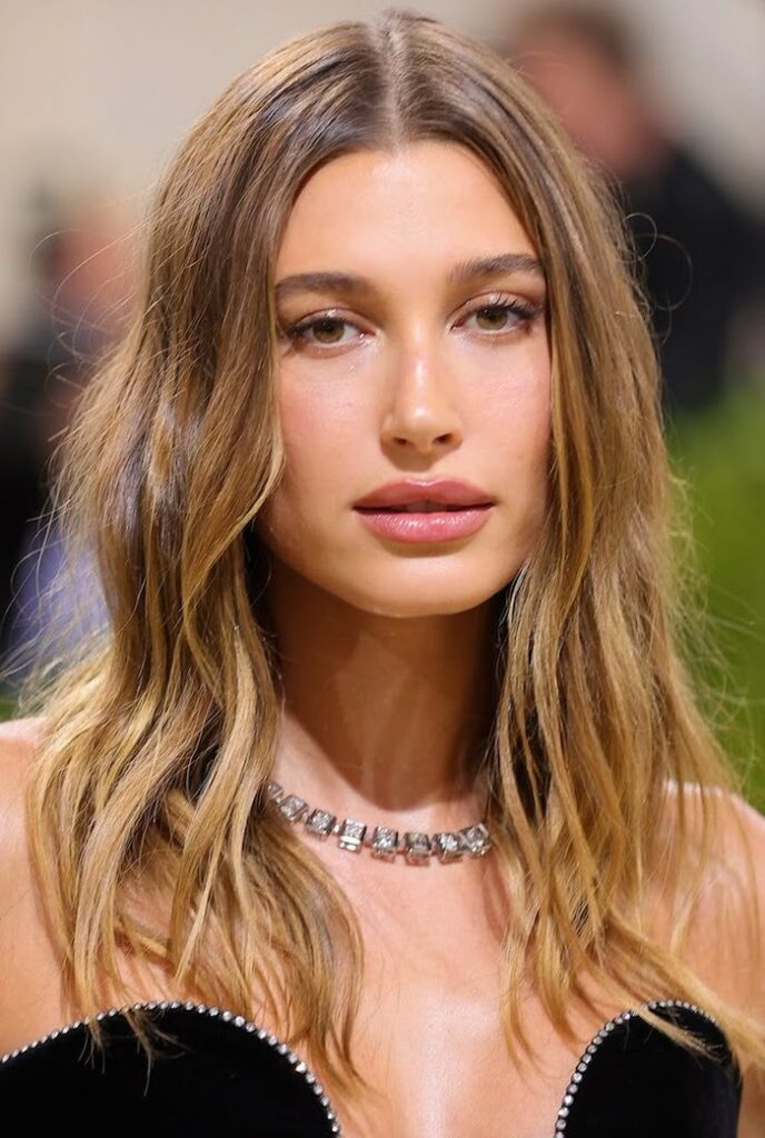 Hailey Bieber anel de noivado