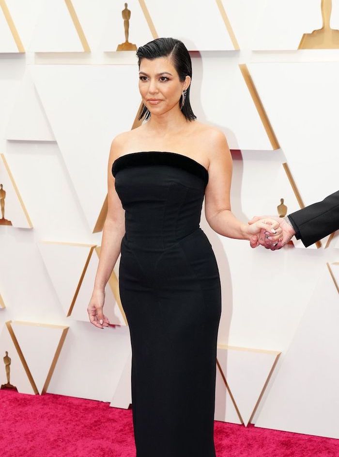 anel de noivado com diamante Oval da Kourtney