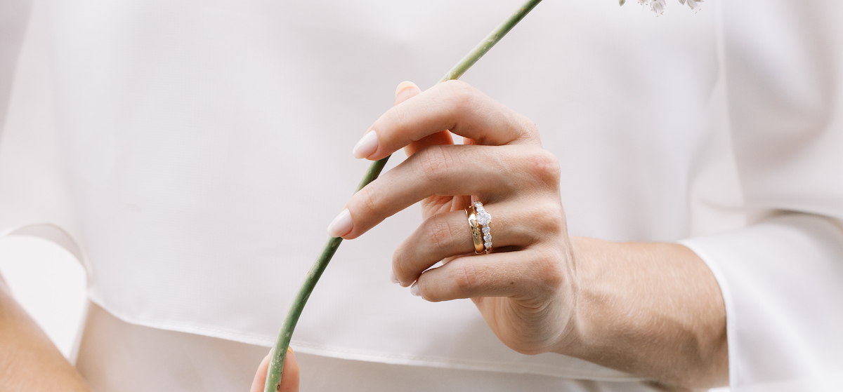 Leia mais sobre o artigo Alianças para casamentos intimistas: elegância em cada detalhe