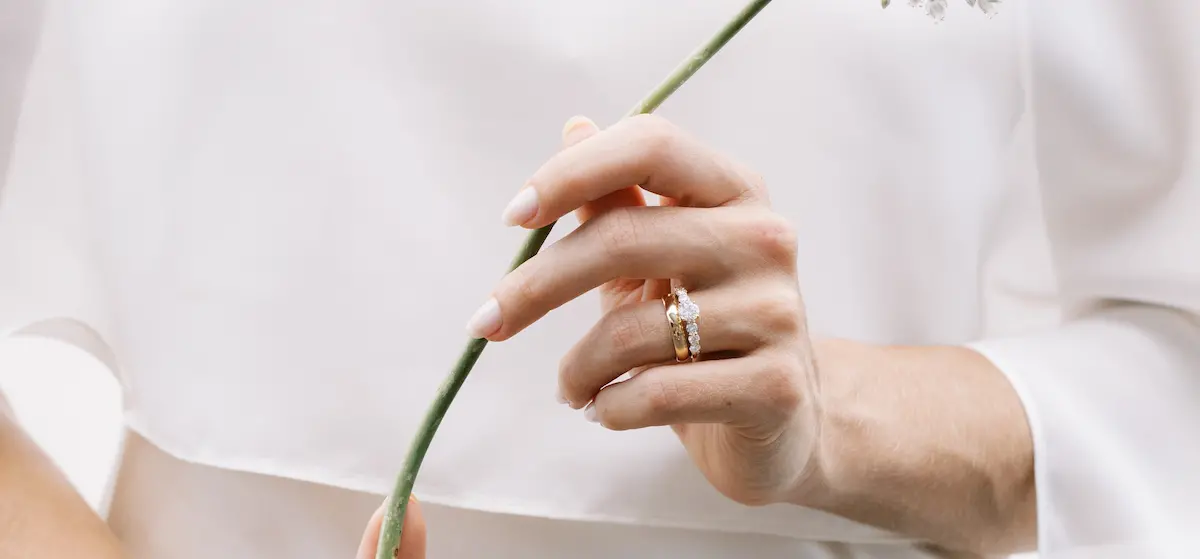 Leia mais sobre o artigo Alianças para casamentos intimistas: elegância em cada detalhe