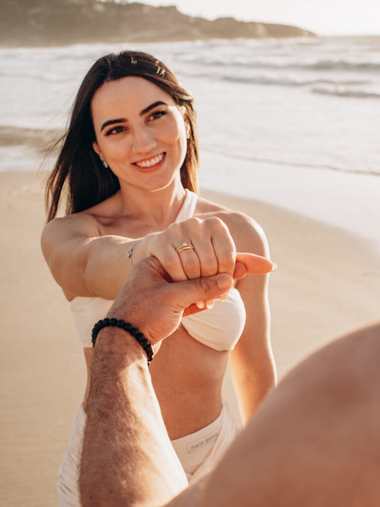 pedido de casamento na praia com anel