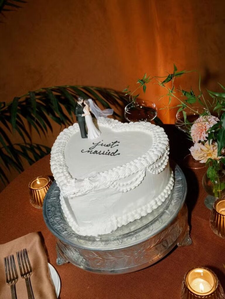 bolo do casamento de Selena e Benny Blanco