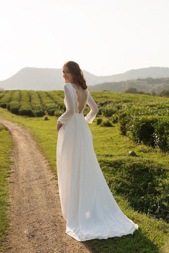 vestido branco com decote nas costas